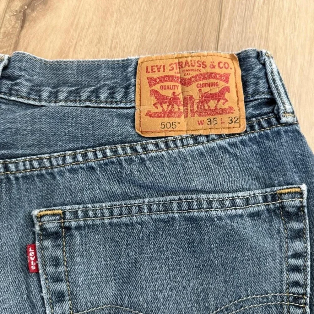 Levis 505 Regular Fit Medium Wash Blue Denim Jeans 36x32 Distressed 0791